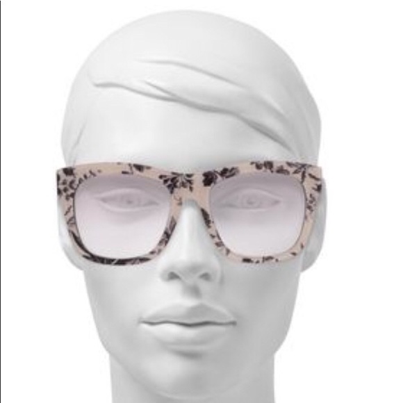 Gucci D-Frame Acetate Floral Sunglasses 🕶 - Picture 4 of 8